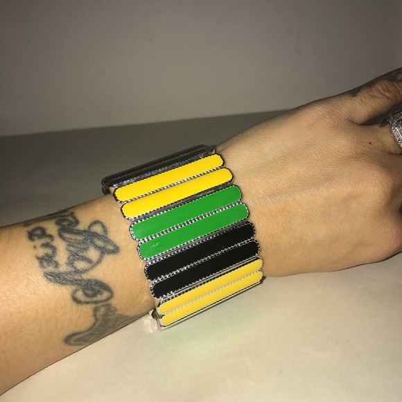 3 for 25.00 Green Yellow Black stretchable Bracelet - Picture 3 of 5